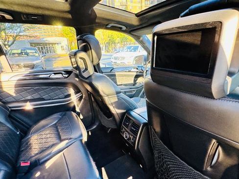 Used 2014 Mercedes-Benz GL 550 4MATIC image 37