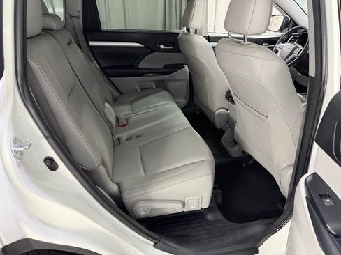 Used 2016 Toyota Highlander XLE AWD/4WD image 8