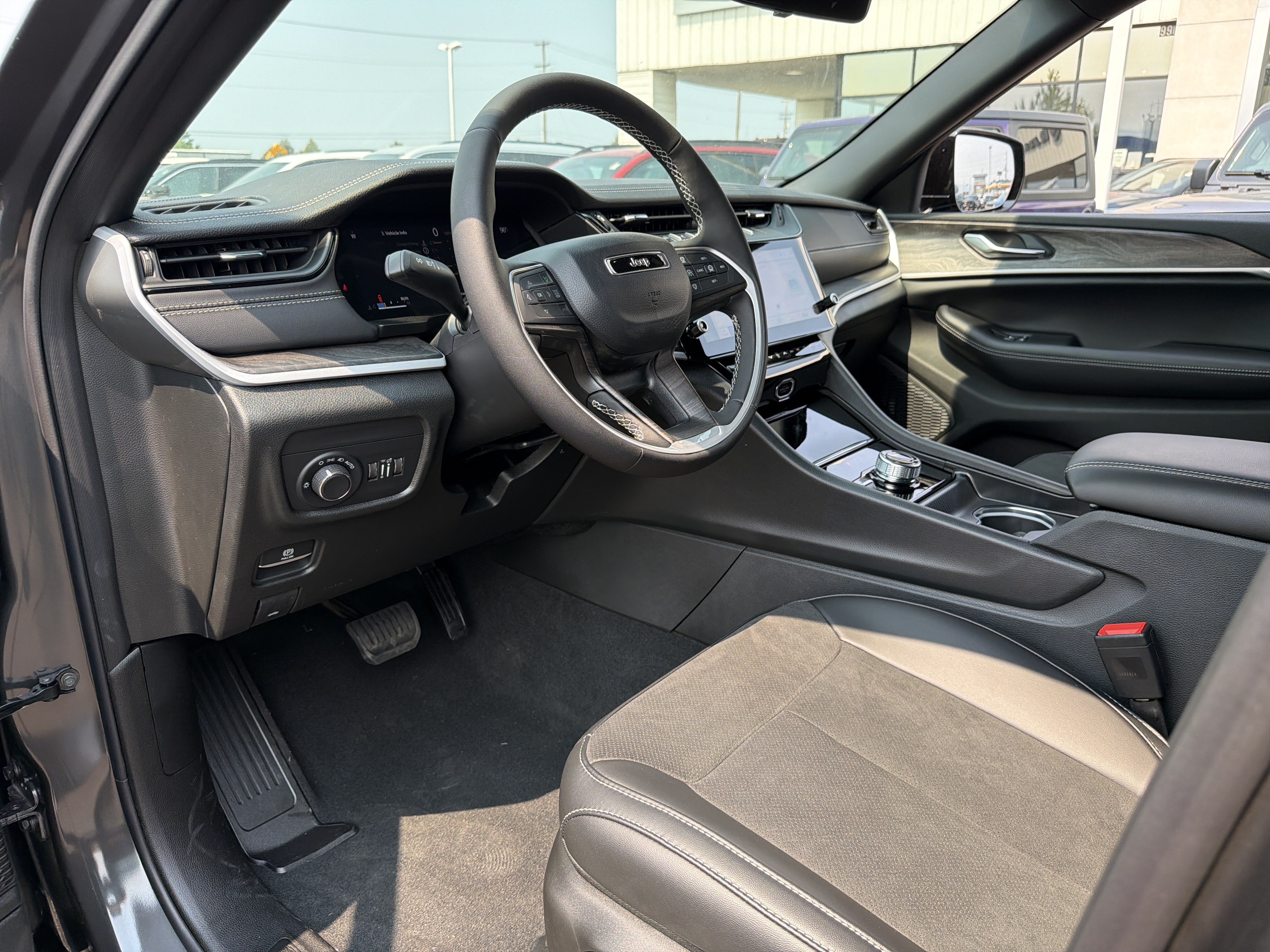 New 2026 Jeep Grand Cherokee Altitude AWD/4WD image 9