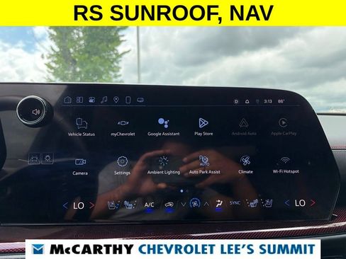 Used 2024 Chevrolet Traverse RS FWD image 7