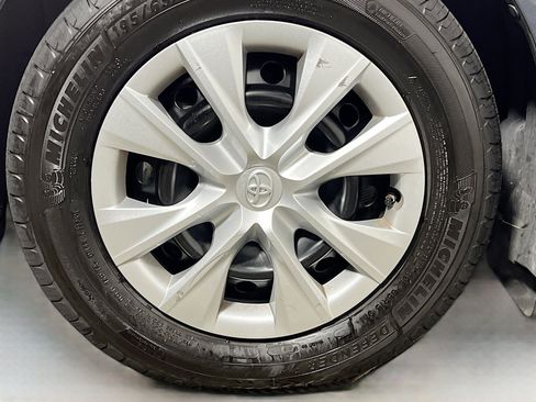 Used 2017 Toyota Corolla L w/ Carpet Mat Package (TMS) image 9