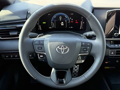 Used 2025 Toyota Camry SE w/ Convenience Package image 15