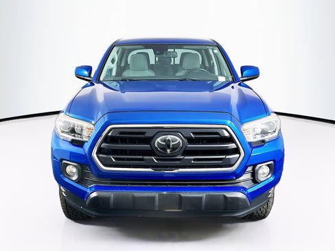 Used 2018 Toyota Tacoma SR5 image 2