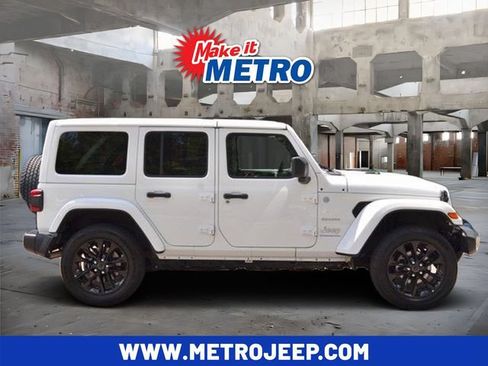 Used 2024 Jeep Wrangler Unlimited Sahara AWD/4WD image 1