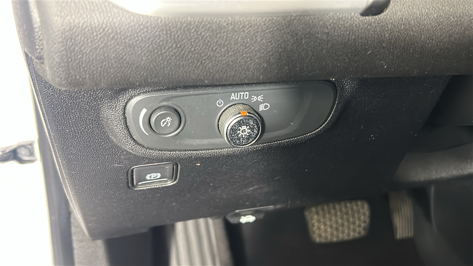 Used 2019 GMC Terrain SLE w/ Driver Convenience Package AWD/4WD image 24