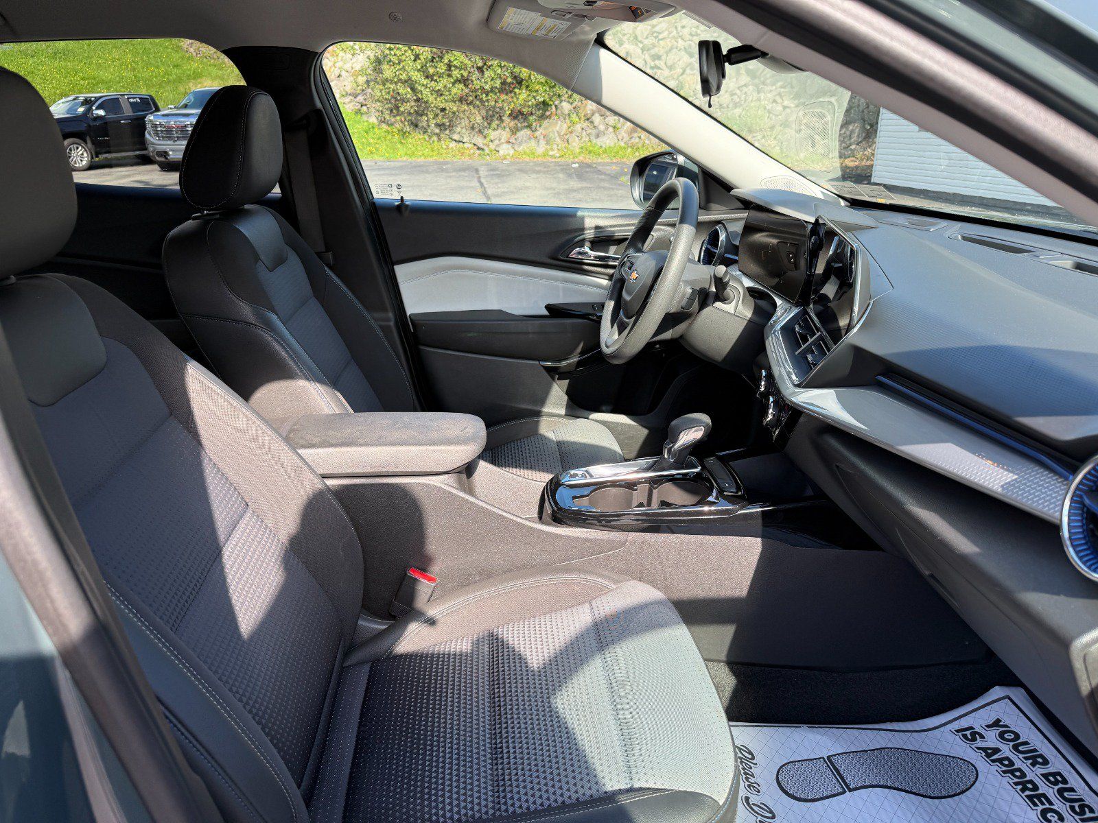 Used 2025 Chevrolet Trax LT FWD image 21