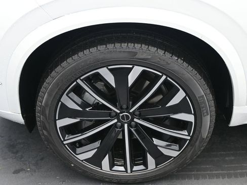 New 2026 Volvo XC90 B6 Plus w/ Protection Package Premier AWD/4WD image 4