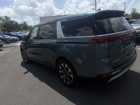 Used 2023 Kia Carnival EX FWD image 15