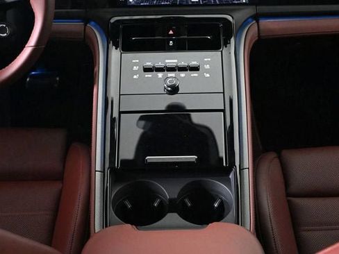 Certified 2024 Porsche Panamera 4 image 15