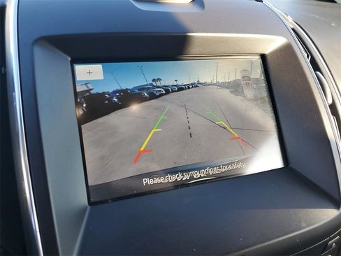 Used 2019 Ford Edge Titanium image 31