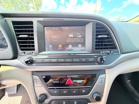 Used 2017 Hyundai Elantra SE FWD image 17