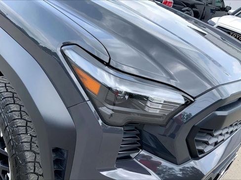 Used 2024 Toyota Tacoma TRD Off-Road w/ TRD Off Road Upgrade Package AWD/4WD image 27