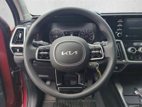 Used 2022 Kia Sorento LX FWD image 11