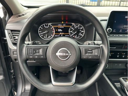 Used 2023 Nissan Rogue S image 15