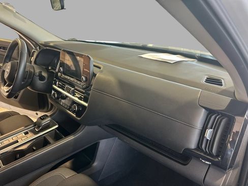 Used 2025 Nissan Pathfinder SV FWD image 23