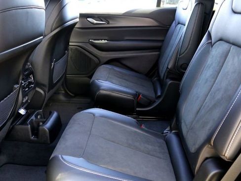 New 2025 Jeep Grand Cherokee L Laredo image 18