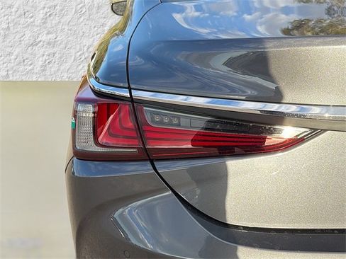 New 2025 Lexus ES 350 w/ Premium Package image 10