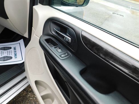 Used 2017 Dodge Grand Caravan SE w/ Power Window Group FWD image 24