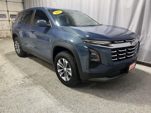 Used 2025 Chevrolet Equinox LT FWD image 3