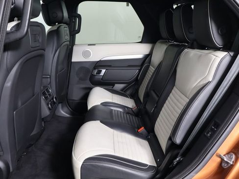 Used 2022 Land Rover Discovery HSE R-Dynamic AWD/4WD image 15
