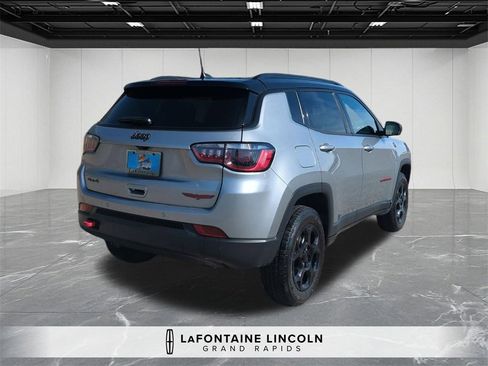 Used 2023 Jeep Compass Trailhawk image 5
