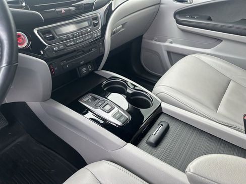 Used 2022 Honda Pilot Touring image 11