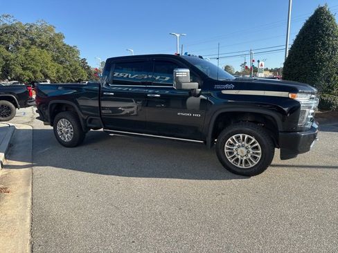 Used 2023 Chevrolet Silverado 2500 High Country w/ Technology Package image 6