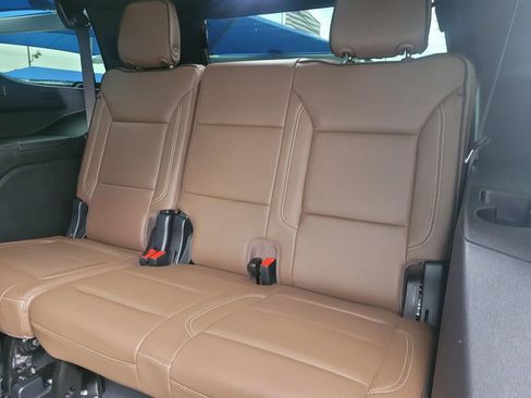 Used 2025 Chevrolet Tahoe High Country RWD image 4
