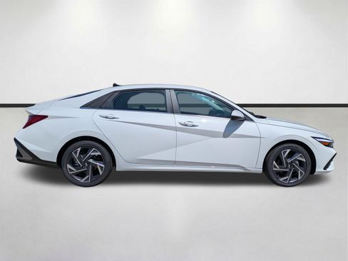 New 2026 Hyundai Elantra Limited FWD image 4