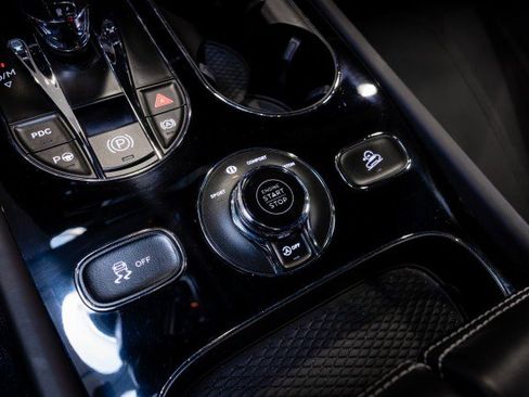 Used 2018 Bentley Bentayga image 40