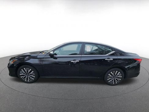 Used 2025 Nissan Altima 2.5 SV image 4