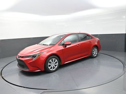 Used 2021 Toyota Corolla LE FWD image 27