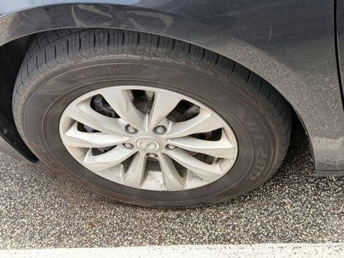 Used 2019 Chrysler Pacifica Touring-L FWD image 10