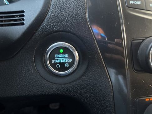 Used 2018 Ford Explorer XLT image 18