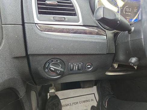 Used 2019 Chrysler 300 Limited image 20