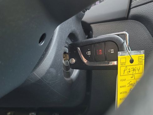 Used 2021 Toyota RAV4 LE image 25