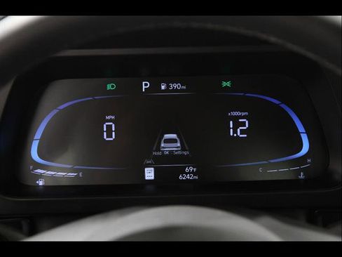 Certified 2025 Hyundai Elantra Sport image 8