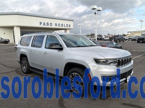 Used 2024 Jeep Wagoneer L Series II w/ Flexible Seating Group image 1