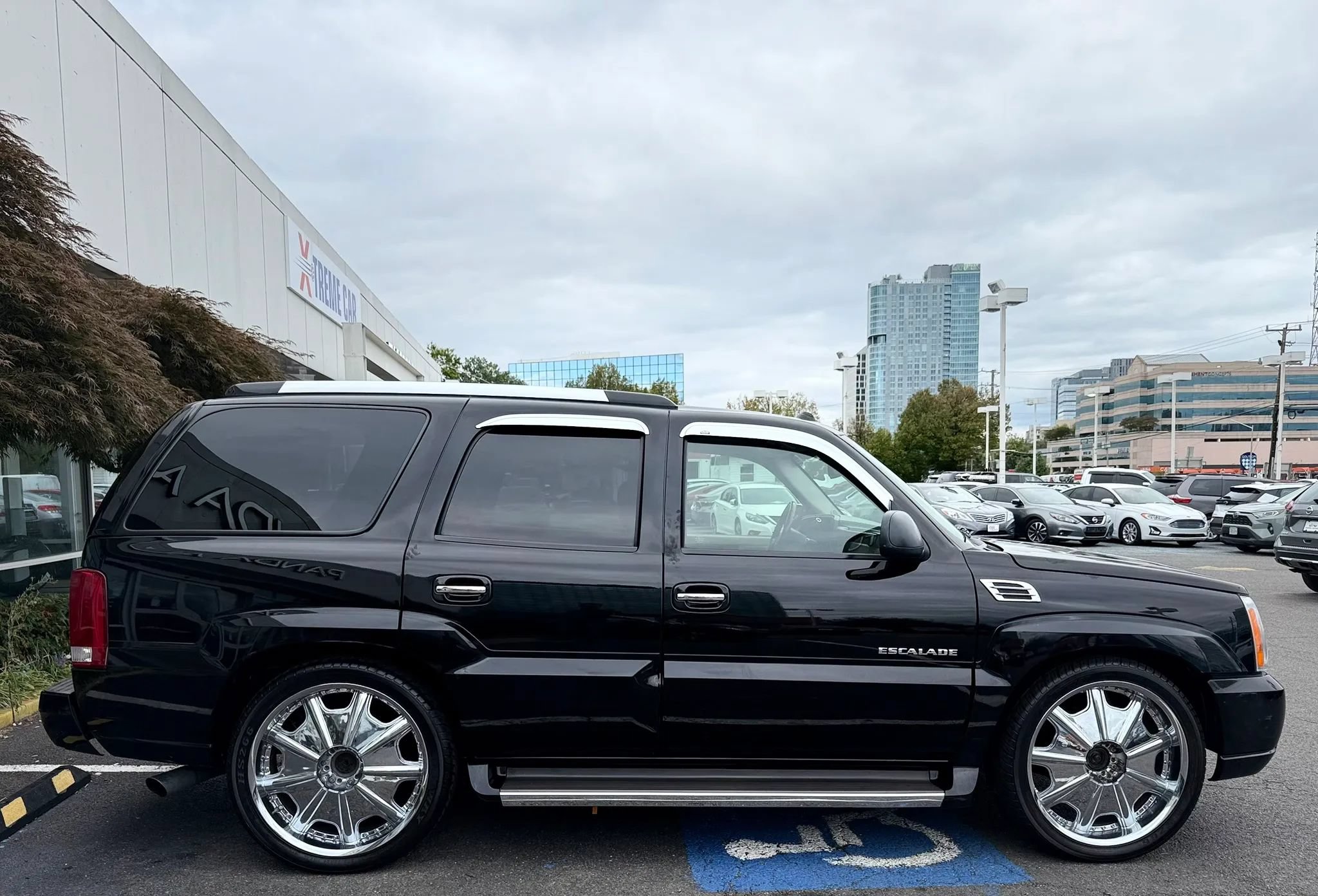 Used 2005 Cadillac Escalade AWD image 8