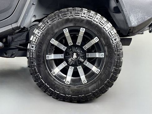 Used 2003 HUMMER H2 w/ Preferred Equipment Group AWD/4WD image 31