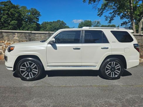 Used 2018 Toyota 4Runner Limited AWD/4WD image 7