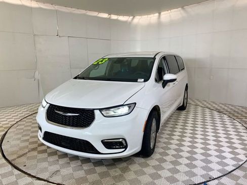 Used 2023 Chrysler Pacifica Touring-L AWD/4WD image 20