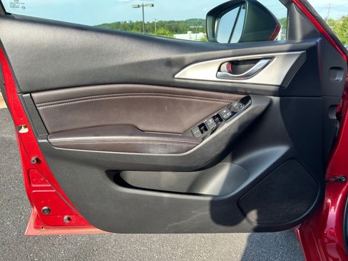 Used 2018 MAZDA MAZDA3 Touring FWD image 32