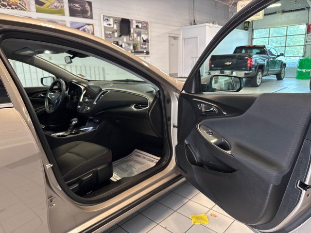 Used 2025 Chevrolet Malibu LT FWD image 28