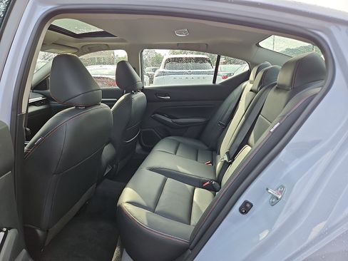 Certified 2023 Nissan Altima 2.5 SR w/ SR Premium Package FWD image 9
