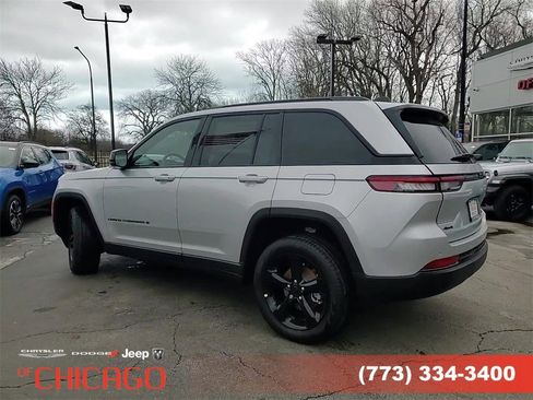 Certified 2025 Jeep Grand Cherokee Limited w/ Black Appearance Package image 8