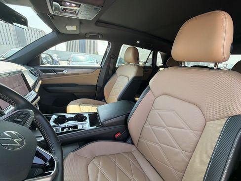 Used 2024 Volkswagen Atlas Cross Sport SE FWD image 5