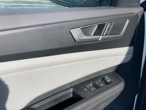 Certified 2025 Volkswagen Atlas Peak Edition SE image 12