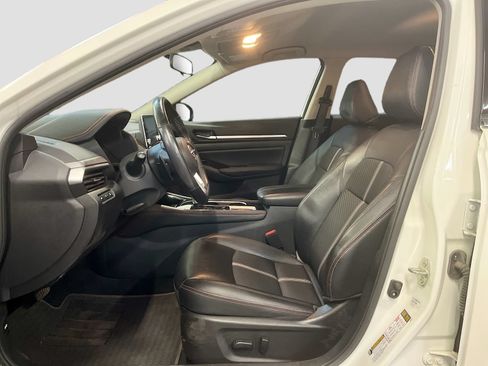 Used 2024 Nissan Altima 2.5 SR AWD/4WD image 19