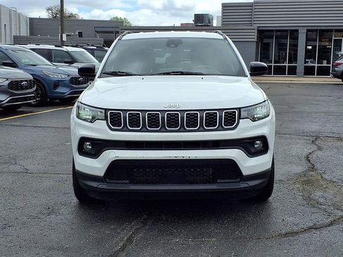 Used 2025 Jeep Compass Latitude AWD/4WD image 5